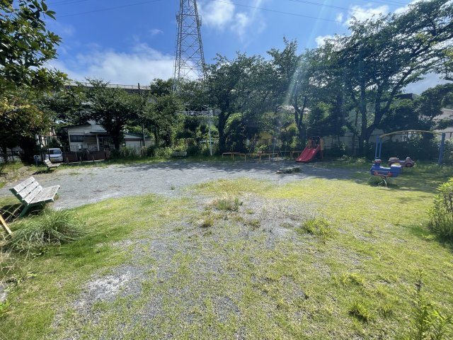 公園まで徒歩2分ですので、子育て環境も充実しています。