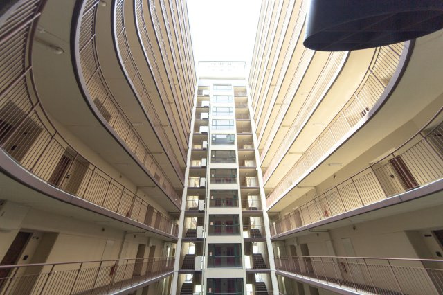 マンション5階通路からの見た目、上部