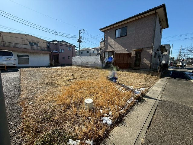 南道路に面し陽当り良好！敷地約43坪・自由設計で夢のマイホームはいかがでしょうか！建築条件なし・お好きなハウスメーカーで建築可能です！松之木小学校まで徒歩約5分(350ｍ)、お子様の通学に安心です！