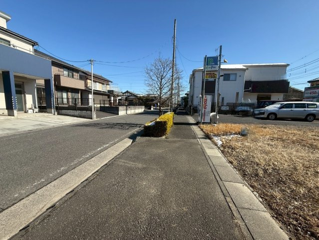 南道路に面し陽当り良好！敷地約43坪・自由設計で夢のマイホームはいかがでしょうか！建築条件なし・お好きなハウスメーカーで建築可能です！松之木小学校まで徒歩約5分(350ｍ)、お子様の通学に安心です！