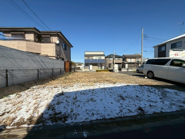 南道路に面し陽当り良好！敷地約43坪・自由設計で夢のマイホームはいかがでしょうか！建築条件なし・お好きなハウスメーカーで建築可能です！松之木小学校まで徒歩約5分(350ｍ)、お子様の通学に安心です！