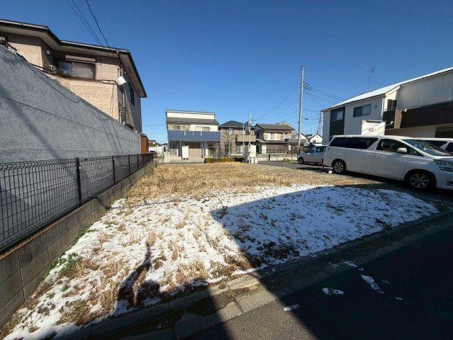 南道路に面し陽当り良好！敷地約43坪・自由設計で夢のマイホームはいかがでしょうか！建築条件なし・お好きなハウスメーカーで建築可能です！松之木小学校まで徒歩約5分(350ｍ)、お子様の通学に安心です！