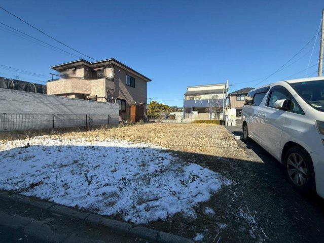 南道路に面し陽当り良好！敷地約43坪・自由設計で夢のマイホームはいかがでしょうか！建築条件なし・お好きなハウスメーカーで建築可能です！松之木小学校まで徒歩約5分(350ｍ)、お子様の通学に安心です！