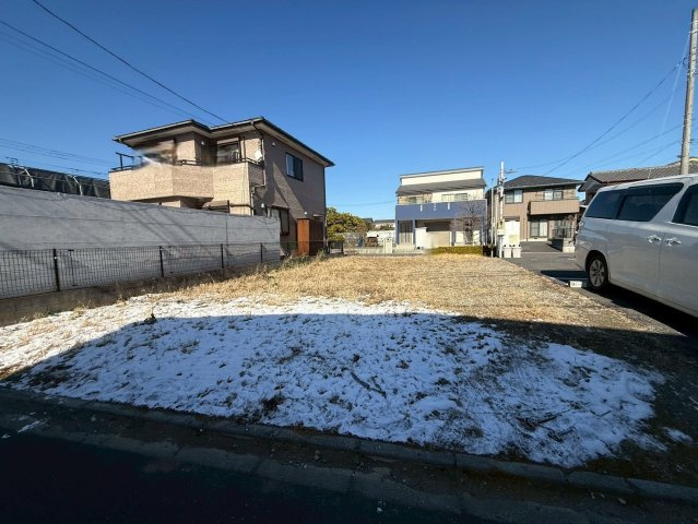 南道路に面し陽当り良好！敷地約43坪・自由設計で夢のマイホームはいかがでしょうか！建築条件なし・お好きなハウスメーカーで建築可能です！松之木小学校まで徒歩約5分(350ｍ)、お子様の通学に安心です！
