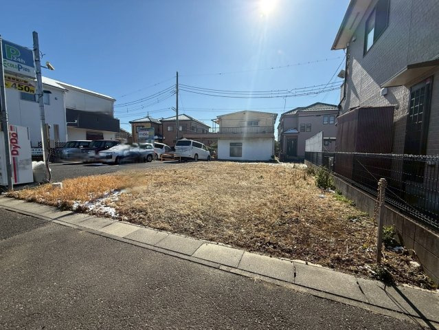 南道路に面し陽当り良好！敷地約43坪・自由設計で夢のマイホームはいかがでしょうか！建築条件なし・お好きなハウスメーカーで建築可能です！松之木小学校まで徒歩約5分(350ｍ)、お子様の通学に安心です！