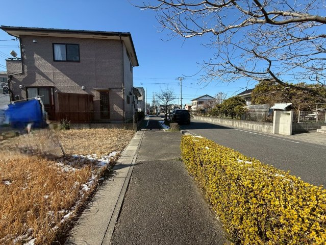 南道路に面し陽当り良好！敷地約43坪・自由設計で夢のマイホームはいかがでしょうか！建築条件なし・お好きなハウスメーカーで建築可能です！松之木小学校まで徒歩約5分(350ｍ)、お子様の通学に安心です！
