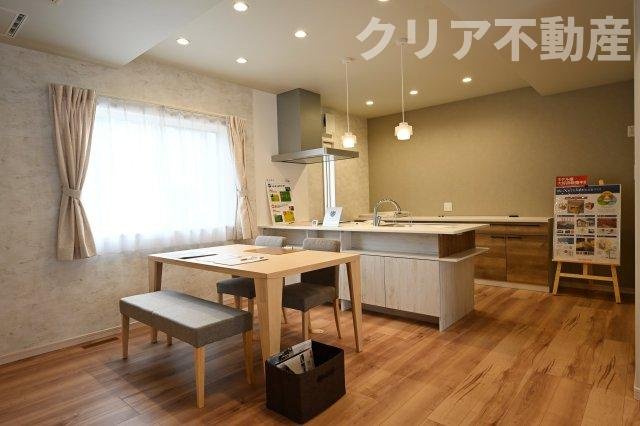 家族揃っての食事が楽しくなる広々としたダイニング♪