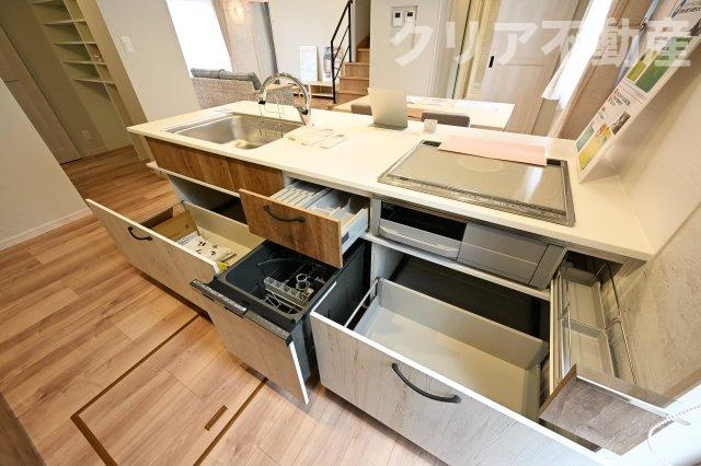 食器洗い乾燥機付きシステムキッチン。毎日の家事の負担を減らします！