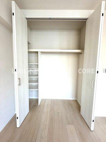 普段着やスーツはもちろんのこと、コート類などもしっかり掛けられます。