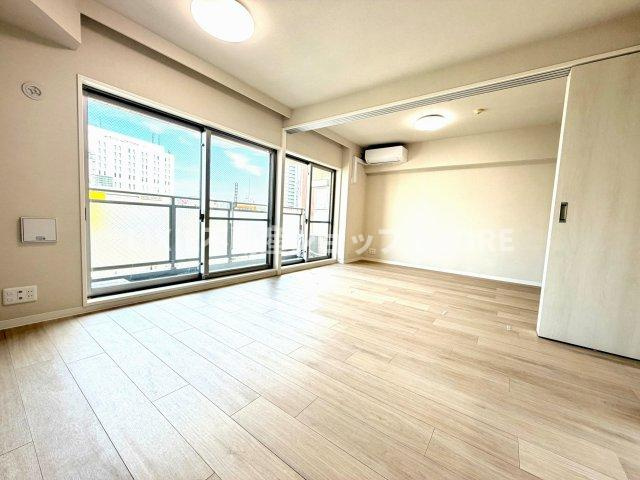 ＬＤＫのメインとなる大きな窓。大きめの開口部から暖かい日差しが長い時間射し込みます。