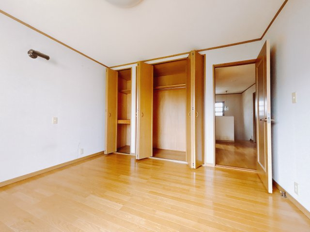 お子様にとって初めての「自分だけのお部屋」。どんなお部屋にするのか楽しみになりますね♪こちらのお部屋は洋室になっているので、もし汚してしまっても簡単にお掃除できるので助かります。