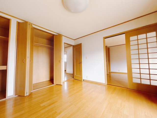 ママ友が来ても子供達には子供部屋で遊んでいてもらうことができます。ママ達はリビングで楽しくおしゃべりに華を咲かせながら気兼ねなく盛り上がれます♪