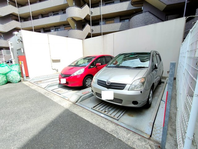 【駐車場】