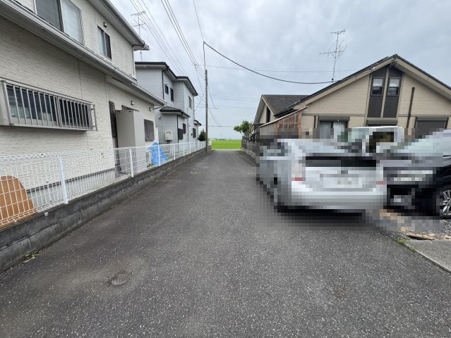 前面道路含む現地写真です