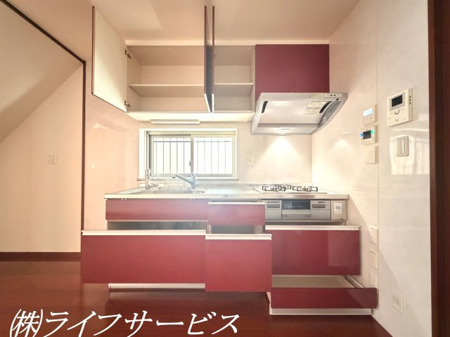 使い勝手の良い引き出し収納・上部収納有