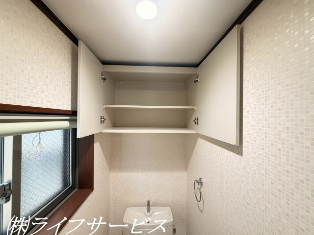 2階トイレ上部収納有