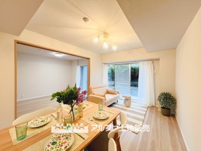 【cozy　living】　◆休日は◆仕事から切り離された家族の為だけの場所でゆっくりくつろぎたい。趣味や、習い事で休日を過ごすも楽しいが、結局はここが安らげる。