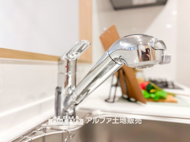 【Water　cleaner】　◆浄水器◆蛇口から流れ出すお水はクリーンでいつも楽しめます。また浄水器内臓シャワー混合栓なので場所取らずのスッキリとしたスタイルです。