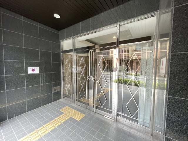 マンションの顔でもある、高級感漂うエントランス。　