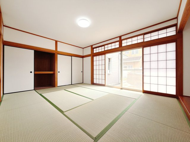 1Ｆの10帖和室になります♪
