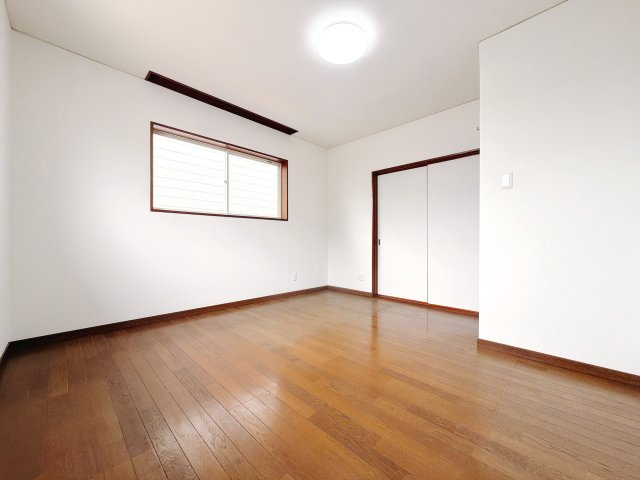 2階北東洋室の別角度になります♪