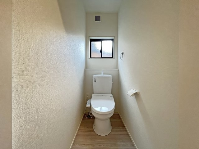 トイレは2か所あり、朝の混雑も安心です　