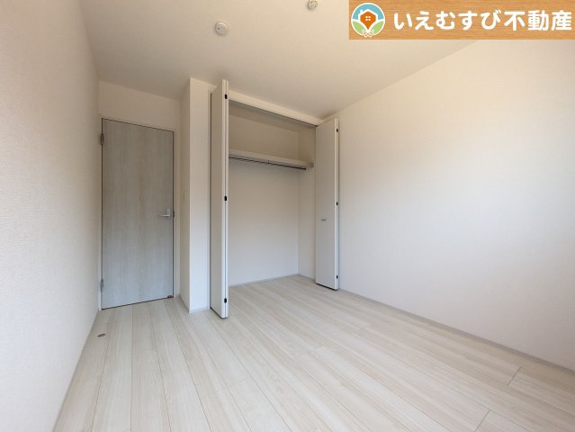 ナチュラルな色合いが落ち着くお部屋　シンプルな内装のお部屋なので自分でコーディネートしても楽しそうですね♪