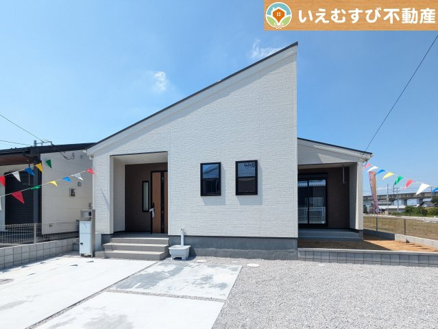 【完成済み】清潔感ある白を基調としたシンプルモダンな落ちついた外観！　是非ご内覧ください！実際に現地を見たり内覧してみると夢が膨らみますよね♪