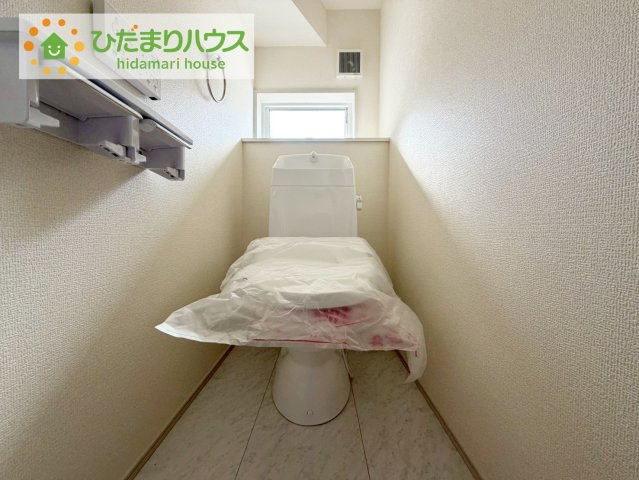 温水洗浄便座なら、年中温かいので、安心して座ることができます。さらに、身体が冷えることもないため、便座カバーを付ける必要もありません。