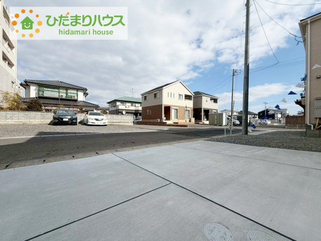 時間がない時もらくらくと車の出し入れができる並列駐車場を完備！！