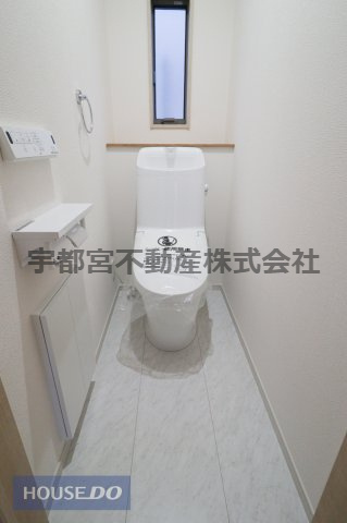 【トイレ】現地完成写真。温水洗浄暖房便座付き。