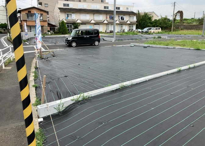 土地の形が極端に長細かったり、狭小地、あるいは道路との高低差がある傾斜地だった場合、後々売ろうとしても買い手がつかない場合もあります。後々、売却することになった時に価値の下がらない土地を選びましょう。
