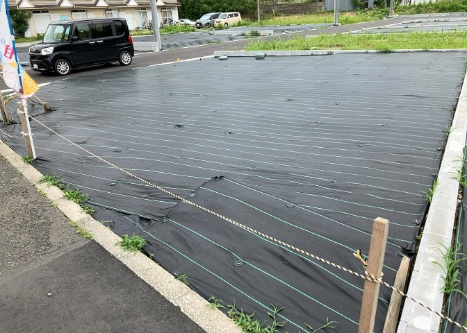 土地を買う際、住む地域の自治体や福祉の補助制度にも注目してみましょう。子供や老人の医療補助やゴミ出しのルールなど、自治体によってルールに大きな違いがあるため、暮らしやすい土地で判断するとよいでしょう。