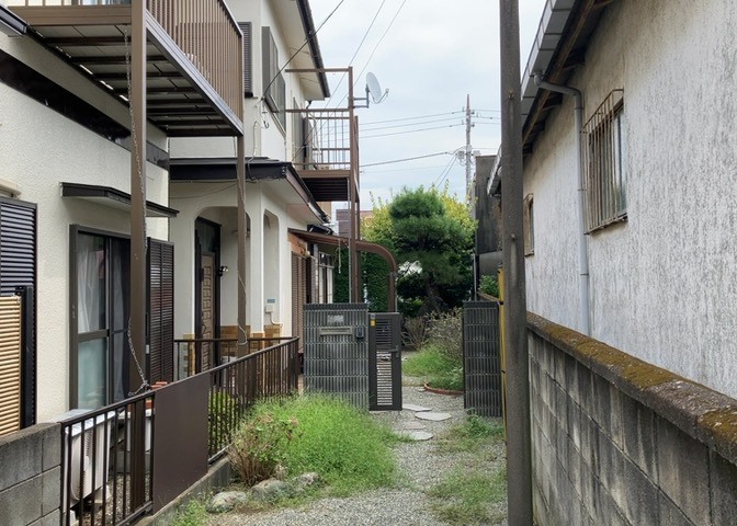 土地を買う際、住む地域の自治体や福祉の補助制度にも注目してみましょう。子供や老人の医療補助やゴミ出しのルールなど、自治体によってルールに大きな違いがあるため、暮らしやすい土地で判断するとよいでしょう。