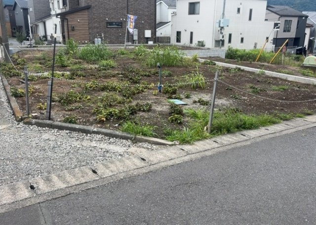 家を建てる前提で土地を探している場合、地盤の丈夫さは譲れない条件の一つです。地盤が脆弱だと追加工事が必要となります。また、過去に地盤沈下や液状化現象を起こした土地は、できるだけ避けた方がいいでしょう。