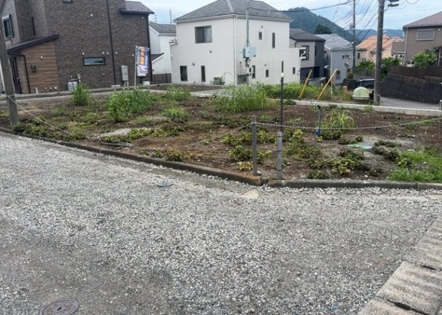 人が暮らすうえで日光は大切な要素となります。日当たりの良さは譲れないポイントですね。併せて近くに大きな建築物の建築予定がないか、あるいはそれが可能な土地が近くにないか事前に確認することもお勧めします。