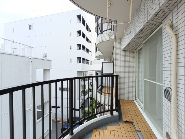 【バルコニー】