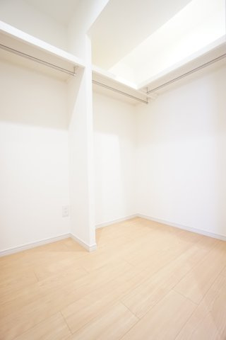 廊下から入れるウォークインクローゼット付き♪