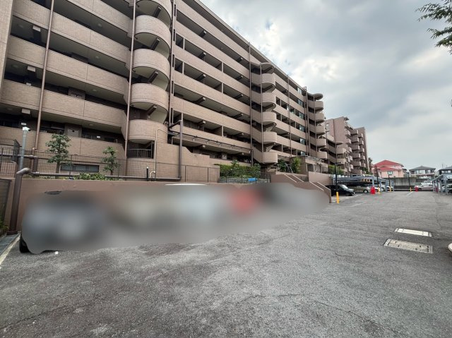 一住戸一台駐車場付き♪プラス敷地外も確保しています！
