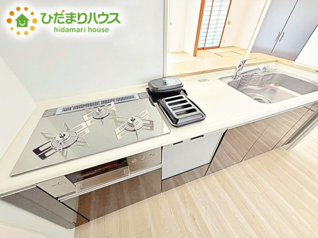 3口コンロと収納豊富なキッチンで、ママの毎日のお料理もはかどります☆