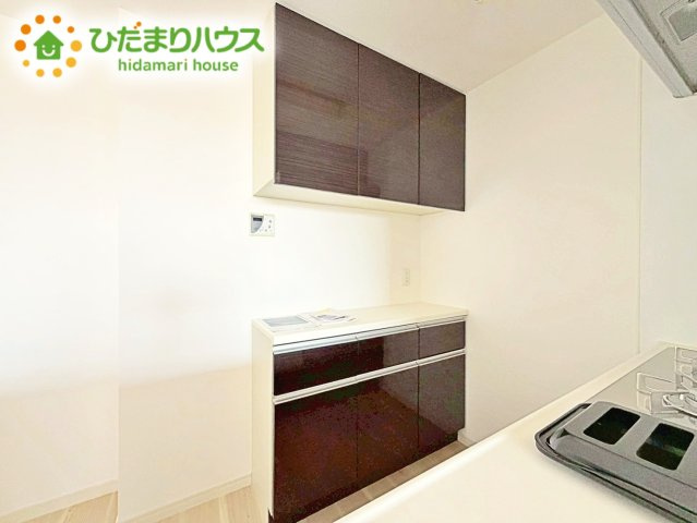 収納が多いのでキッチンの上は常にきれいに保てます！！　お料理がしたくなるそんな嬉しい・楽しいキッチンです♪