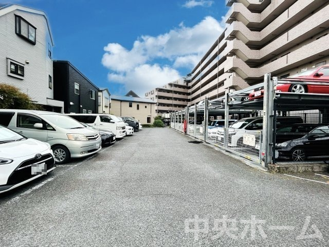 【敷地内駐車場】最新の空き状況や費用などの詳細は担当スタッフまでお問い合わせください。