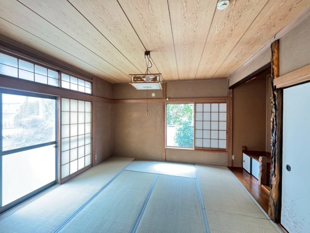 1階和室は広々8帖。客間や将来的な寝室としても便利ですね。