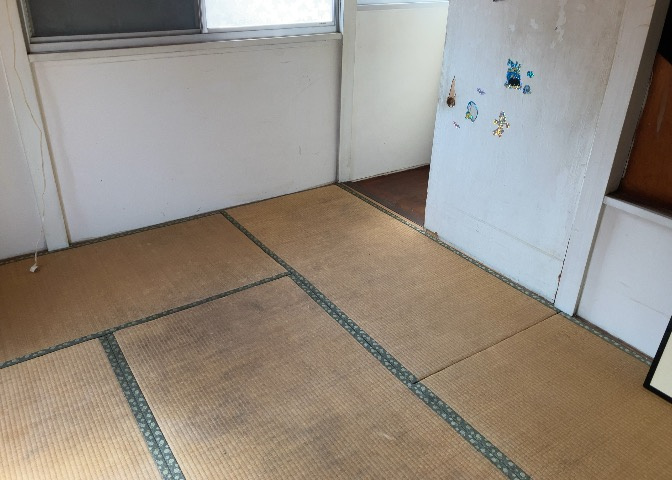 寝室でゆっくりと過ごすためにはベッド周りの適度な空間を担保することや窓の位置、照明の明るさ、寝室の広さなどを考える必要があります。自身や家族の構成とライフスタイルに併せて寝室にする部屋を選びましょう！