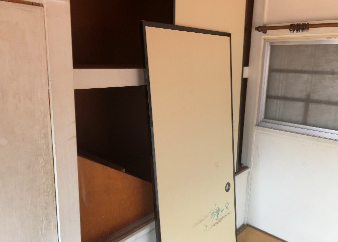 デザイン性を重視しすぎて収納が少なかった！なんてことにならないため、事前に現地で収納の数を確認しておくことをお勧めします。クローゼット以外にも床下収納や屋根裏収納、パントリーなどもチェックしましょう。