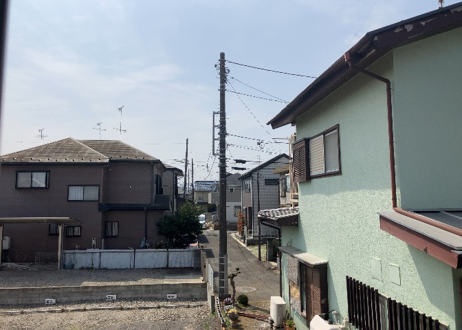 眺望を気にして物件を探す場合、前面に建物が建っていないか現地で確認しましょう！前面に建物があると景色はもちろん、日当たりや風通しにも影響が出てきます。住んだ時のことを想像しながら現地見学をしましょう。