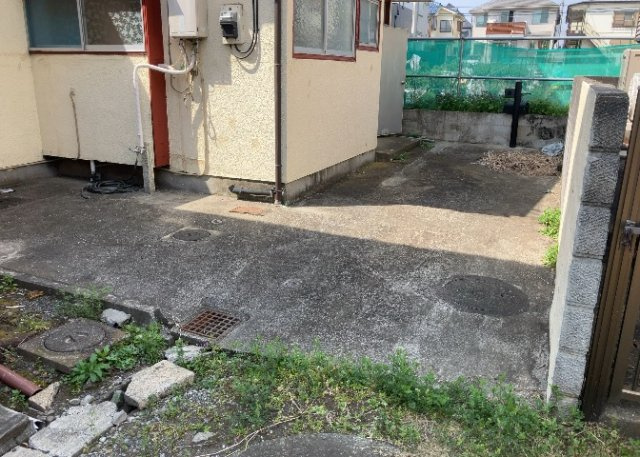 駐車場と明記されていても、最小スペースでつくられた駐車場だと大型車は駐車できなかったり、出入りしにくくなったりする可能性があります。お車のサイズと購入したい物件の駐車場のサイズを現地で確認しましょう。