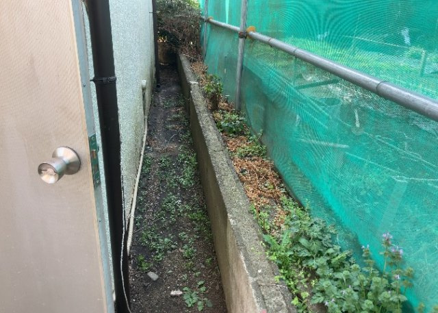 庭があることでガーデニングや家庭菜園はもちろん、こどもの遊び場やペットを放して遊ぶことができます。また、家の周囲に余裕があるということです。隣地との間があれば、十分な日当たりと、風通しが確保できます。
