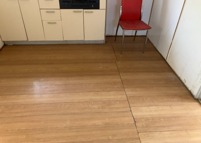 ダイニングにはダイニングテーブルセットなどを置くことが多く、間取りにおいて「D」と略記されますが、食事を作るときの作業場として使用したり、朝食を食べたりするときだけに使われるケースも少なくありません。