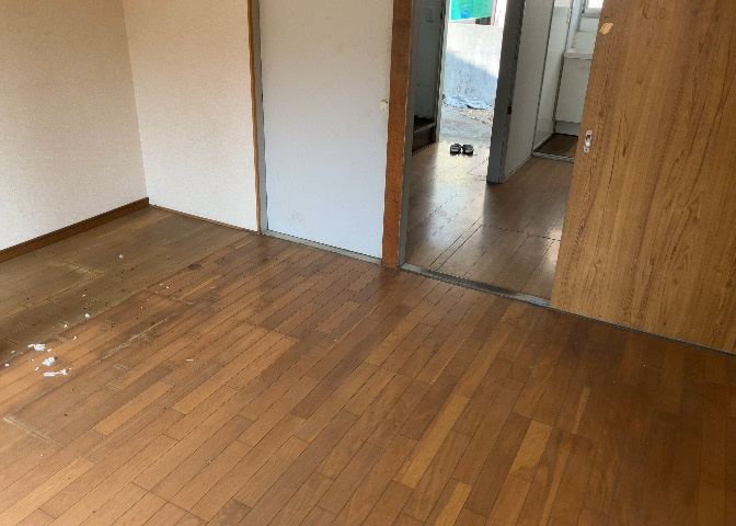 直線タイプはLとDKを一直線に並べた形で対面キッチンのタイプです。一般的なのでよく見かけるかもしれません。直線タイプに似た直接アイランドタイプは、キッチンとダイニングの間に壁がない分広く感じられます。